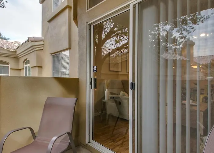 Vakantiehuis Cozy 1-bdrm Next To Pool