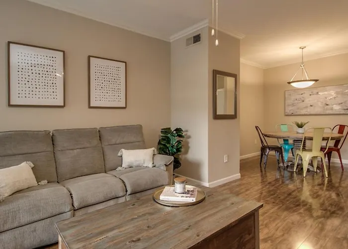 Vakantiehuis Cozy 1-bdrm Next To Pool
