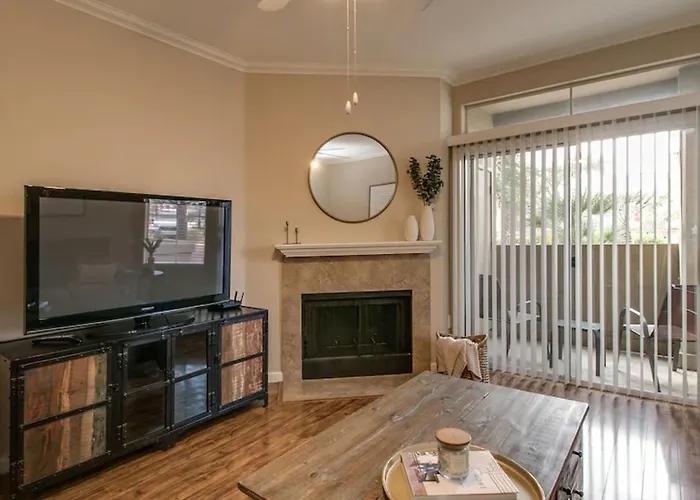 Cozy 1-bdrm Next To Pool *